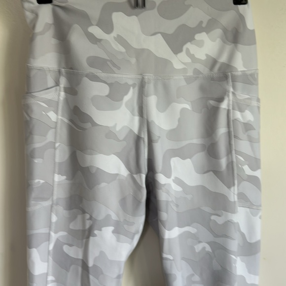 EUC RBX CAPRI LEGGINGS white camo large - Picture 2 of 6